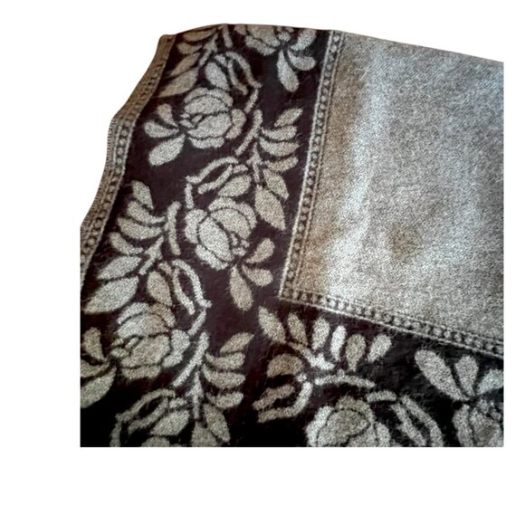 Italian Acrylic Wrap Throw Fringe Scarf Reversible Black Gray Roses Double Faced - Picture 6 of 9